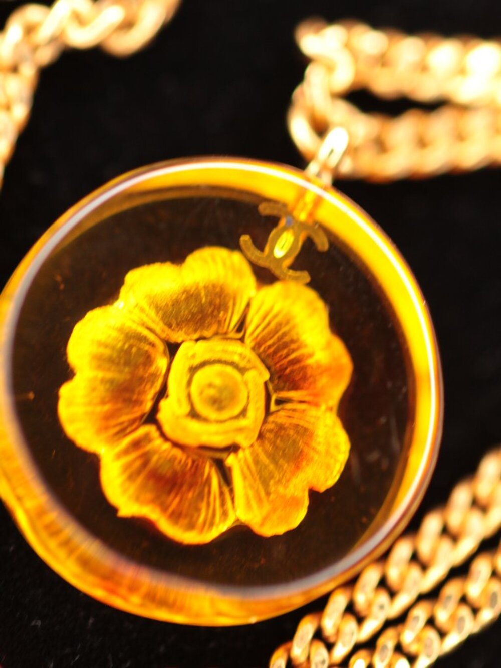 Chanel Vintage 1998A Resin Amber Camellia CC Flower Pendant Necklace w/ Box